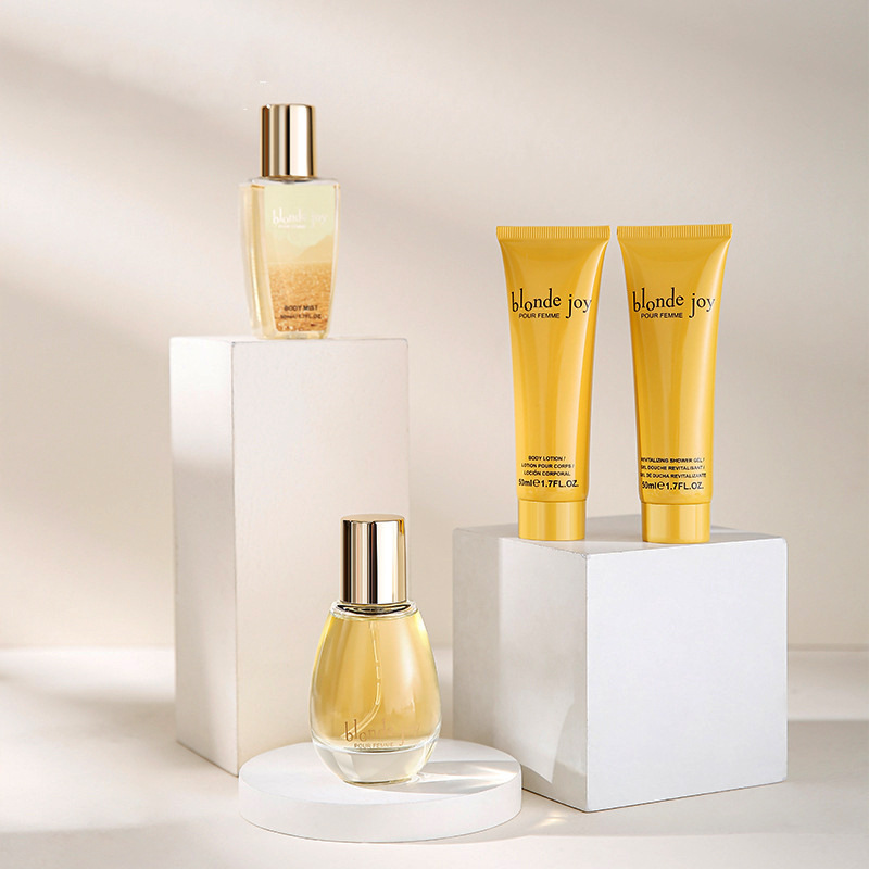 バススパ用スキンケアギフトセットには、女性用シャワージェルボディローションとボディミストと香水が含まれます